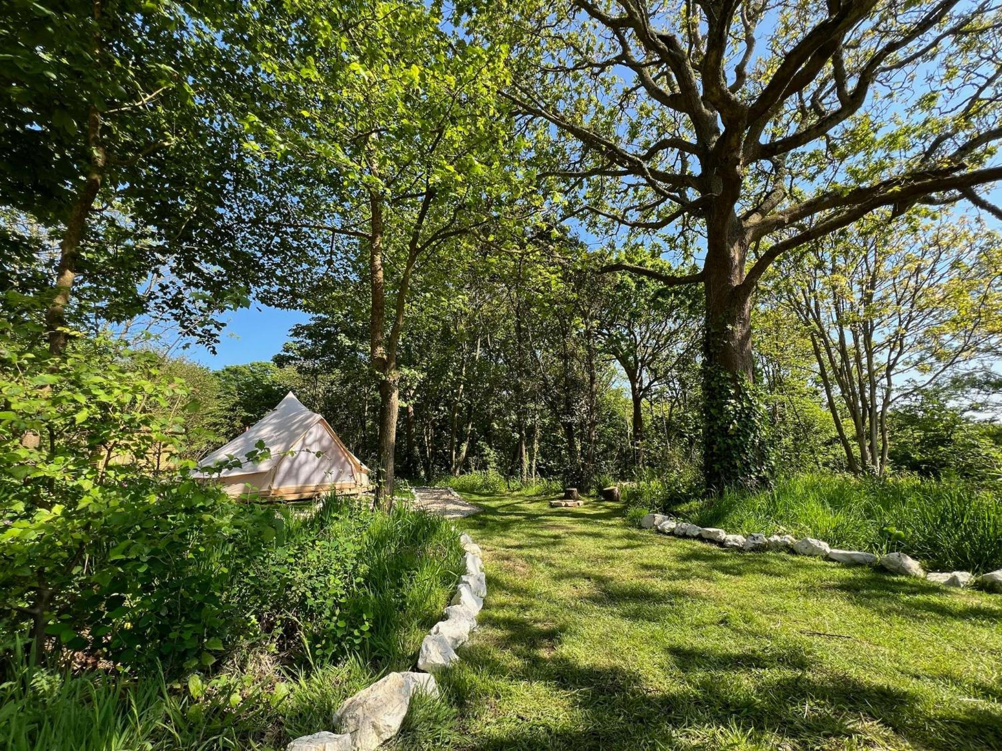 Hotel Glamping At Camp Corve Chale Exterior foto